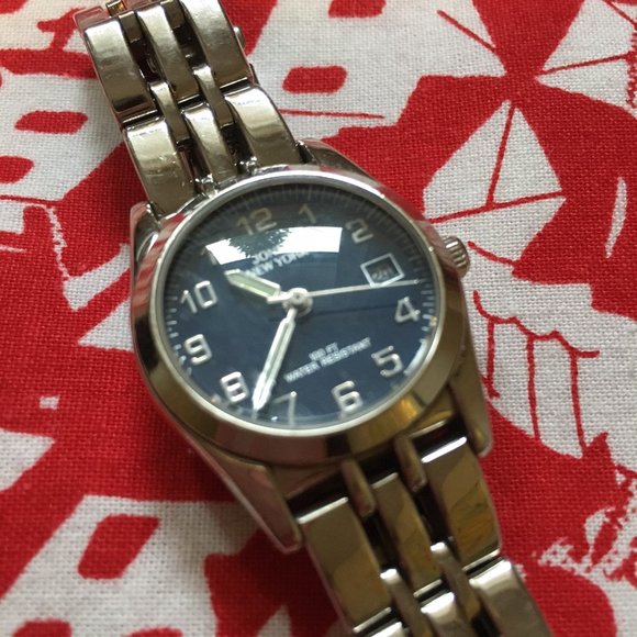 Y2K Vintage Jones New York Blue Face Wrist Watch - Picture 2 of 6